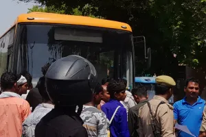  नगर निगम की इलेक्ट्रानिक बस के ड्राइवर के द्वारा किया गया ऐसीडेंट!।